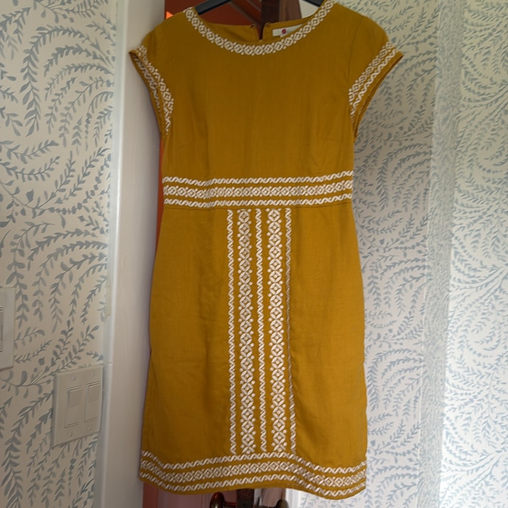 Boden Linen Dress Embroidered with pockets